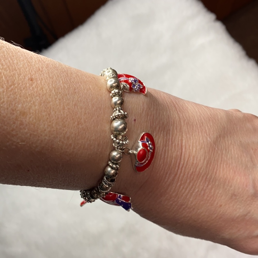 Red Hat Society Charm Bracelet One Size - Picture 9 of 9